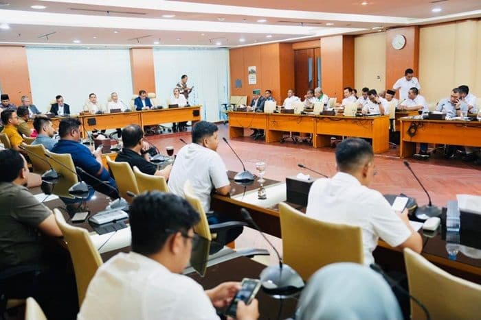 dprd_sumut_beri_tenggat_2_hari_untuk_turunkan_harga_ayam_broiler