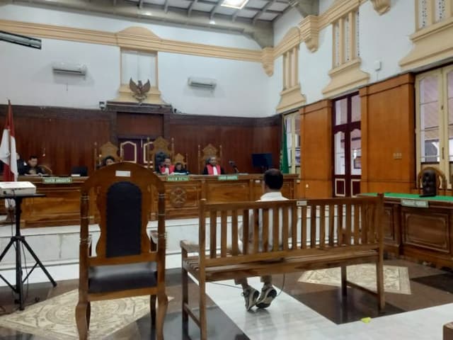 mantan_pejabat_pt_inalum_dihukum_tujuh_tahun_penjara