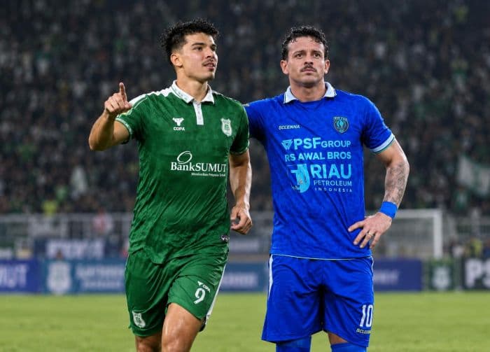 adu_tajam_javi_siverio_vs_antonio_gamaroni_di_laga_psms_medan_vs_psps_pekanbaru