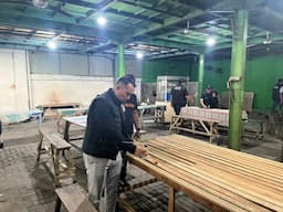tim_gabungan_tnipolri_gerebek_gudang_diduga_tempat_konsumsi_sabu_di_binjai