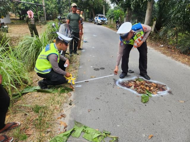 guru_pns_tewas_terlindas_truk_di_jalan_panombeian_panei