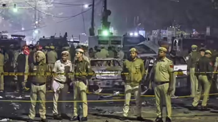 ledakan_mobil_dekat_red_fort_new_delhi_8_tewas_puluhan_luka_polisi_kejar_motif_di_balik_tragedi