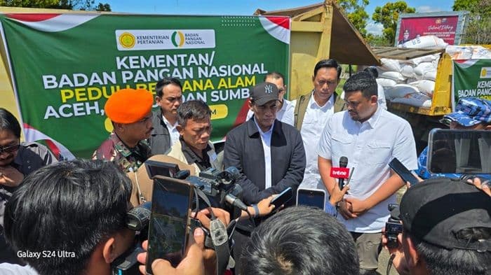 bulog_sumut_salurkan_2635_ton_beras_untuk_korban_banjir_dan_longsor