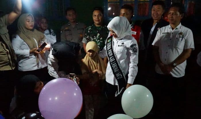 bunda_paud_labuhanbatu_beri_trauma_healing_untuk_anak_terdampak_banjir_di_desa_tolang_julu_tapsel_