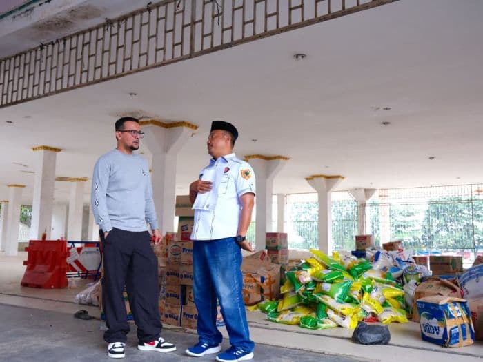 bupati_labusel_tinjau_persiapan_bantuan_bencana_bersama_karang_taruna_di_gedung_sbbk