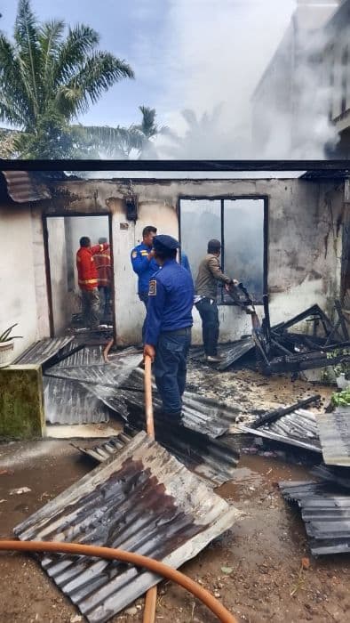 dua_rumah_di_binjai_hangus_terbakar_kerugian_capai_rp100_juta_lebih