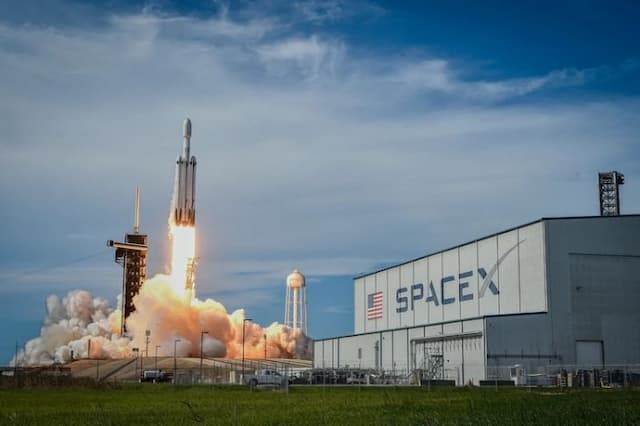 ipo_spacex_bisa_capai_15_triliun_kekayaan_elon_musk_berpotensi_melonjak
