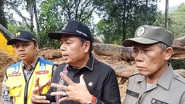 tinjau_lokasi_banjir_dan_longsor_taptengsibolga_komisi_v_dpr_soroti_kondisi_pengungsian