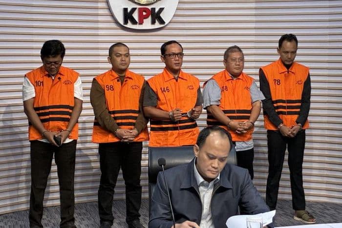 kpk_tahan_bupati_lampung_tengah_ardito_wijaya_bersama_adiknya_dan_anggota_dprd