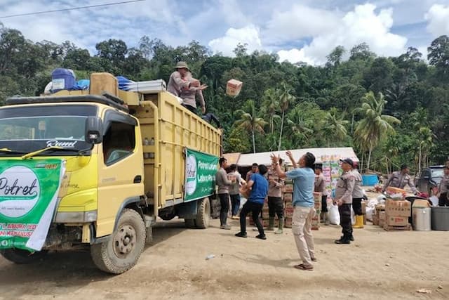 operasi_aman_nusa_ii_salurkan_bantuan_sembako_ke_desa_terpencil_sumut