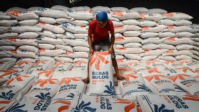 akhiri_skema_rp50_per_kg_pemerintah_tetapkan_margin_fee_7_persen_untuk_bulog_