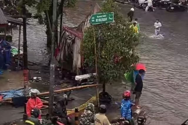 enam_rt_dan_empat_ruas_jalan_di_jakarta_terendam_banjir