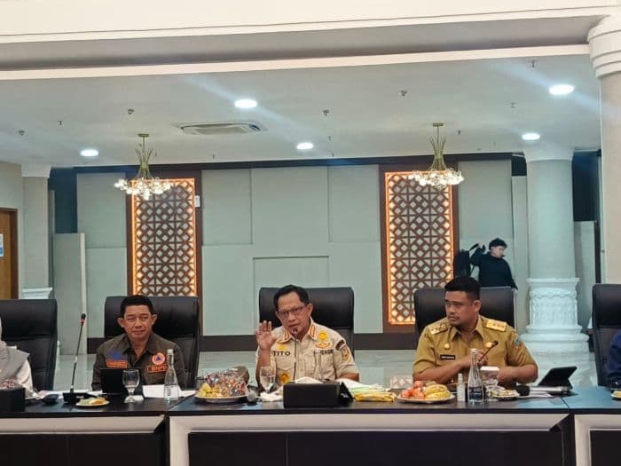 mendagri_tito_karnavian_pimpin_rakor_pascabencana_gubernur_bobby_paparkan_kondisi_terkini_di_sumut