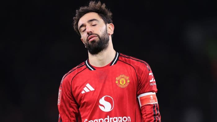 mu_tersingkir_dari_piala_fa_suporter_luapkan_kekecewaan_di_stadion