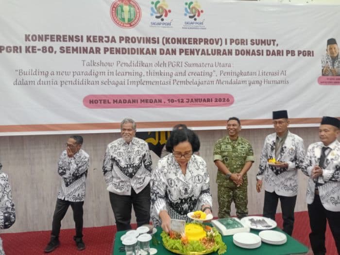 pb_pgri_salurkan_donasi_peduli_bencana_untuk_sumut_dan_aceh