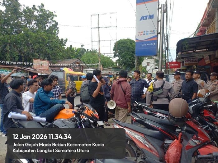 puluhan_mahasiswa_dan_warga_demo_bri_unit_pekan_kuala_soroti_dugaan_masalah_kur