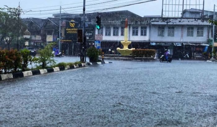 waspada_hujan_lebat_di_indonesia_prakiraan_cuaca_bmkg_terbaru
