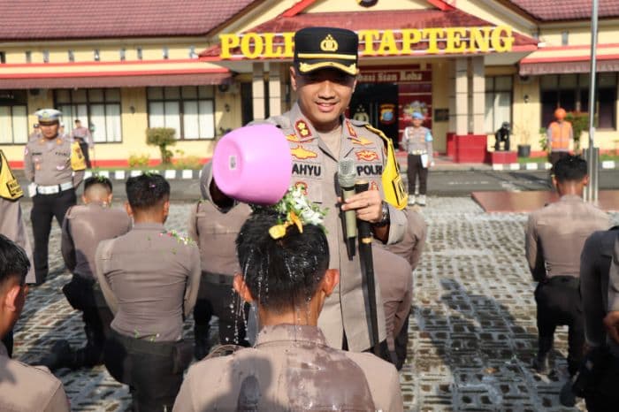 ditugaskan_di_polres_tapteng_15_bintara_remaja_jadi_ujung_tombak_melayani_masyarakat
