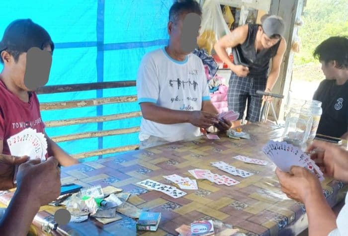 oknum_pangulu_di_simalungun_diduga_berjudi_saat_jam_kerja_berdalih_hanya_pegang_kartu