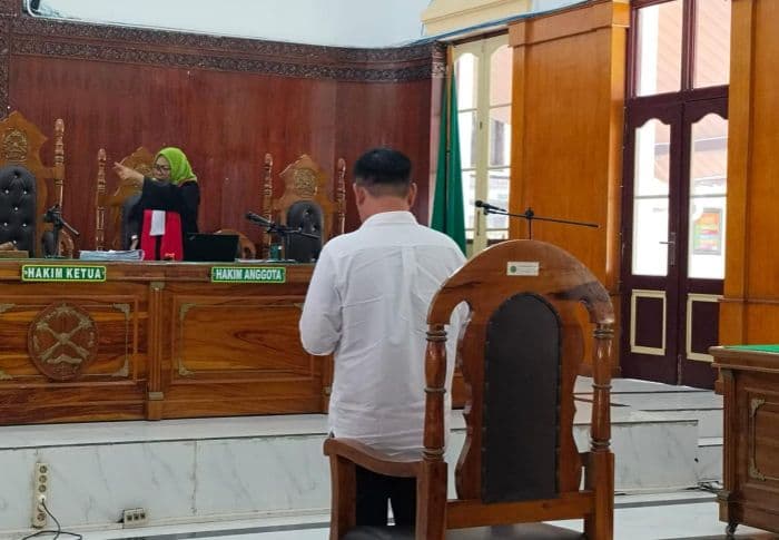 diminta_kembalikan_uang_negara_mantan_ppk_pjn_sumut_menangis_di_sidang_suap_proyek_jalan
