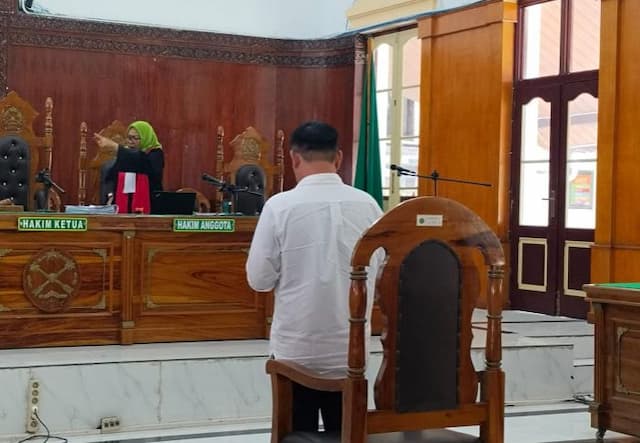 diminta_kembalikan_uang_negara_mantan_ppk_pjn_sumut_menangis_di_sidang_suap_proyek_jalan