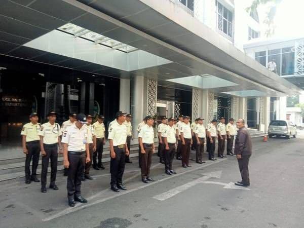 akhirnya_gaji_security_dprd_sumut_dibayar_pihak_ketiga_
