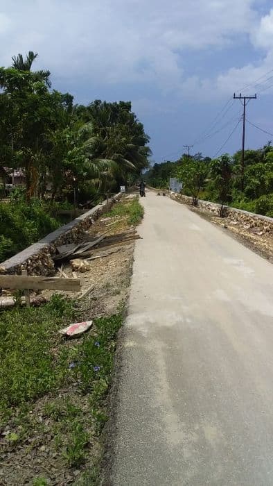 jalan_dari_sman_1_afulu_nias_utara_menuju_jalan_provinsi_mulai_diperbaiki