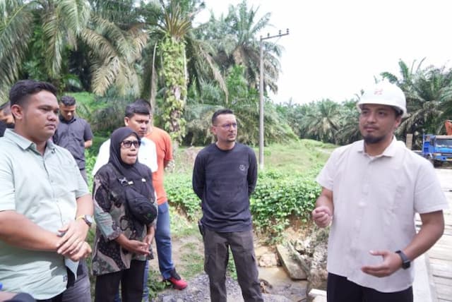 butuh_jalan_umum_bupati_labusel_minta_pt_sku_kebun_normark_lepas_tanah_45_km