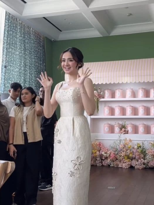 jelang_pernikahan_dengan_el_rumi_syifa_hadju_gelar_bridal_lunch_serba_pink