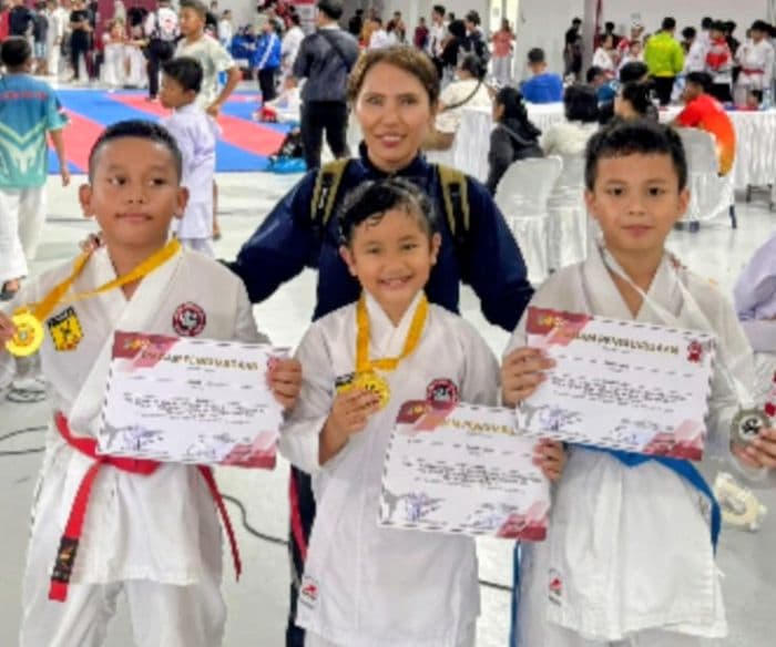 piala_kadisporasu_dojo_polres_batu_bara_raih_2_emas_dan_2_perak