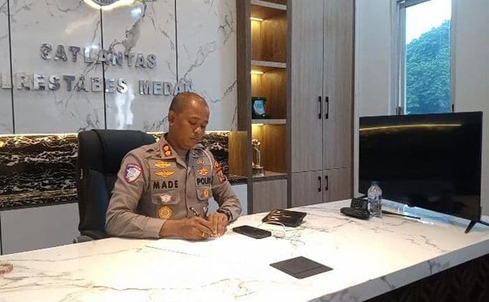 polisi_siaga_antisipasi_kemacetan_di_jalur_medanberastagi_selama_libur_panjang