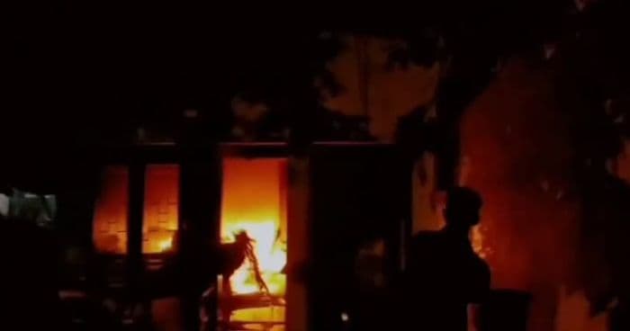 rumah_permanen_di_tebing_tinggi_terbakar_diduga_akibat_korsleting_listrik