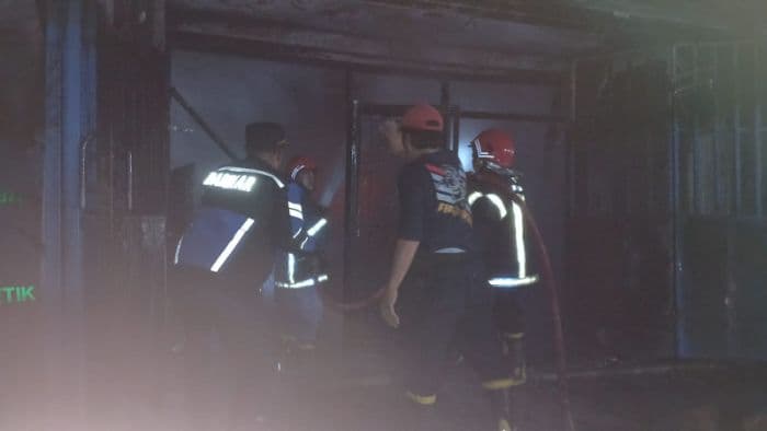 tiga_ruko_di_simpang_sinaksak_hangus_terbakar_kerugian_capai_rp350_juta