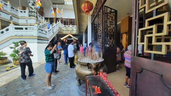 rayakan_waisak_di_vihara_avalokitesvara_ini_harapan_umat_buddha_pematangsiantar_
