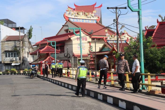 waisak_2025_polres_binjai_turunkan_80_personel_jaga_kamtibmas