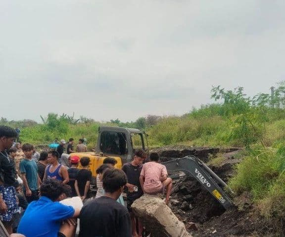 dua_pencari_barang_bekas_tertimbun_reruntuhan_di_areal_bekas_pt_gunung_gahapi