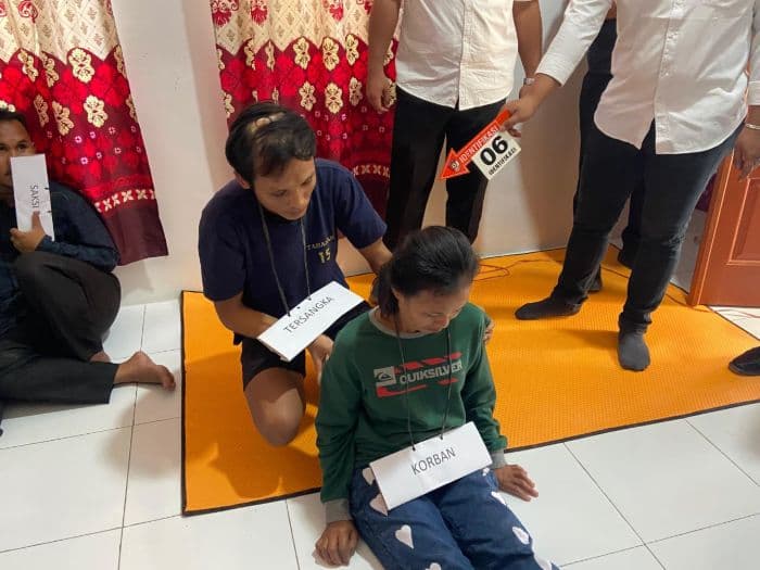 kasus_pembunuhan_bukit_tujuh_di_labusel_direkonstruksi_12_adegan