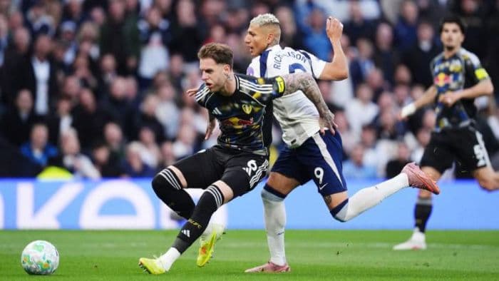 laga_tottenham_hotspur_dan_leeds_united_imbang_11