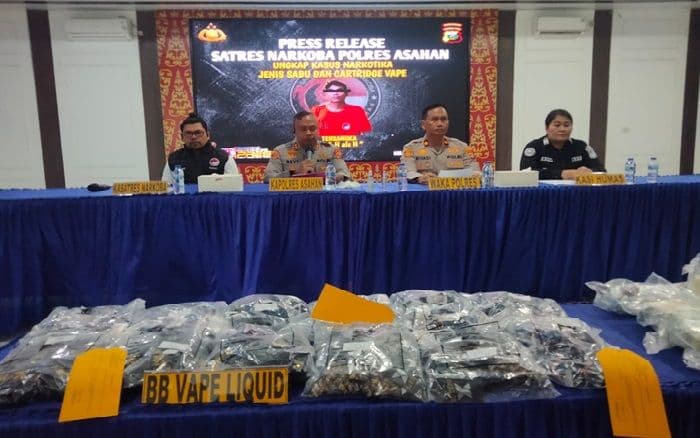 polisi_gagalkan_peredaran_10_kg_sabu_dan_1500_vape_etomidate_di_asahan_kurir_ditangkap