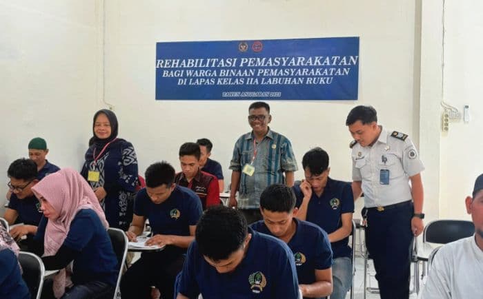 29_wbp_lapas_kelas_iia_labuhan_ruku_ikut_ujian_akhir_penyetaraan_