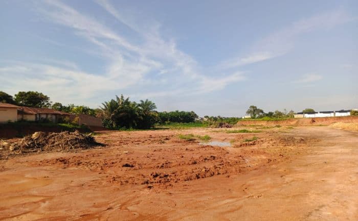 aktivitas_truk_pengangkut_tanah_di_padang_hilir_tebing_tinggi_untuk_proyek_rumah_subsidi_flpp