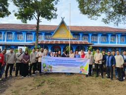 bpjs_ketenagakerjaan_padangsidimpuan_tanam_pohon_di_universitas_graha_nusantara_peringati_hari_lingkungan_hidup