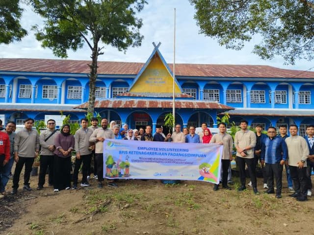 bpjs_ketenagakerjaan_padangsidimpuan_tanam_pohon_di_universitas_graha_nusantara_peringati_hari_lingkungan_hidup