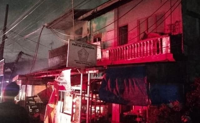 korlesting_listrik_satu_rumah_di_jalan_pam_tirtanadi_sunggal_terbakar