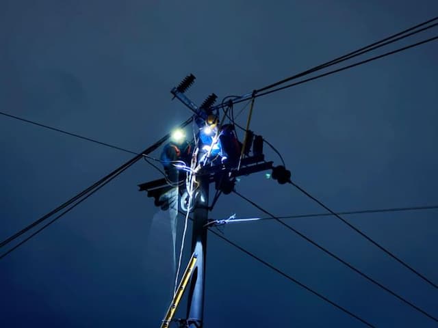 listrik_sumut_normal_24_jam_pln_sukses_pulihkan_sistem_kelistrikan_72_jam_lebih_cepat