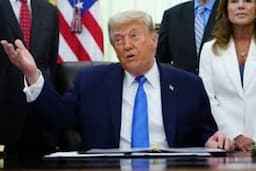 trump_berencana_deportasi_migran_iran_ke_afrika_tengah