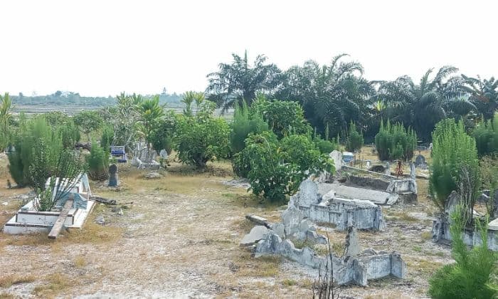 sejumlah_nisan_makam_umum_di_sergai_dirusak_otk_kondisinya_berantakan