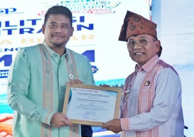 simalungun_raih_penghargaan_investasi_terbesar_sumut_2025_pada_piisu_2026