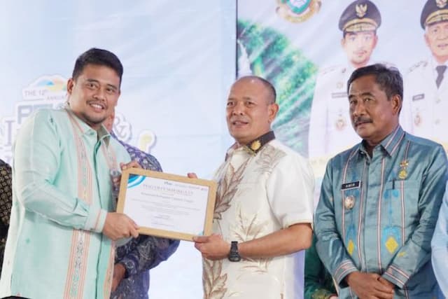 tapteng_raih_peringkat_1_realisasi_investasi_di_sumut_2025_capai_rp2899_miliar