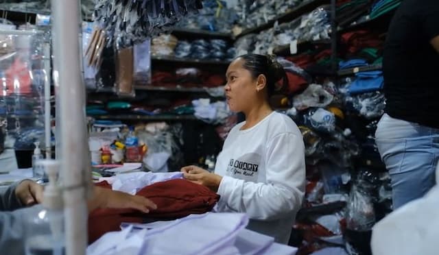 h1_masuk_sekolah_toko_baju_ramai_diserbu_warga_di_kisaran